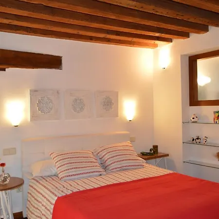 Apartamentos Nuncio Viejo Toledo Room photo